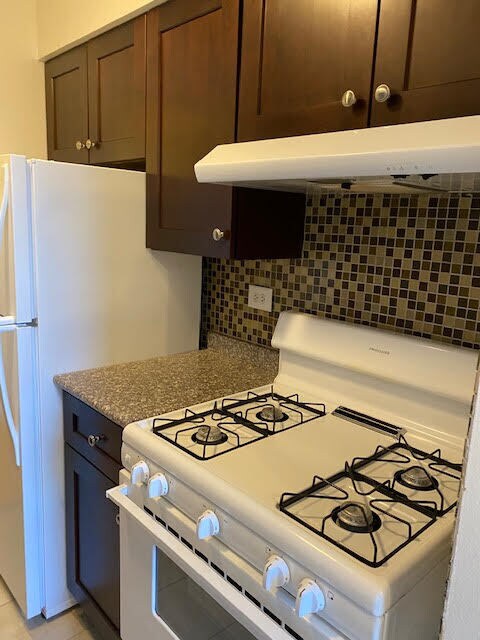 Building Photo - 3710 N Pine Grove Ave