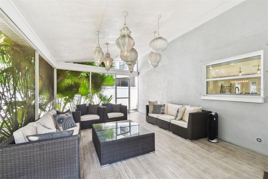 Building Photo - 4203 W Cleveland St