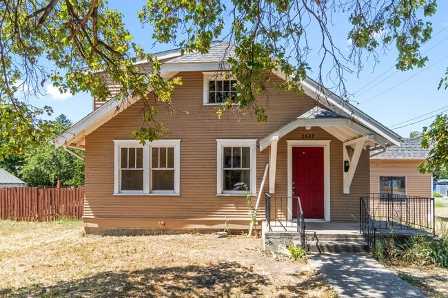 Primary Photo - Single Family Home on Spokanes North Side!!
