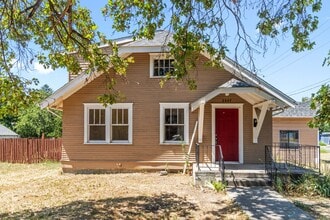 Building Photo - Single Family Home on Spokanes North Side!!