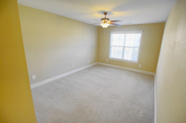 Building Photo - Beautiful and spacious 3 bedroom townhome ...