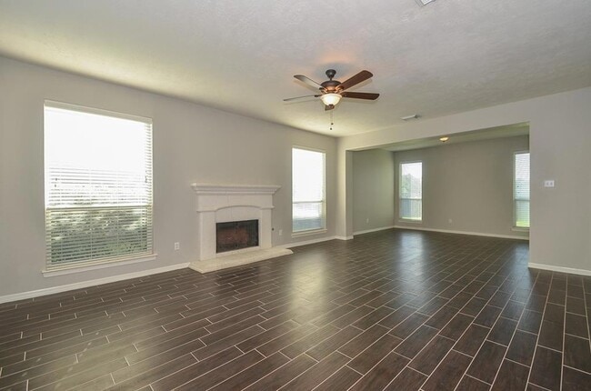 Building Photo - 5961 Whispering Lakes Dr