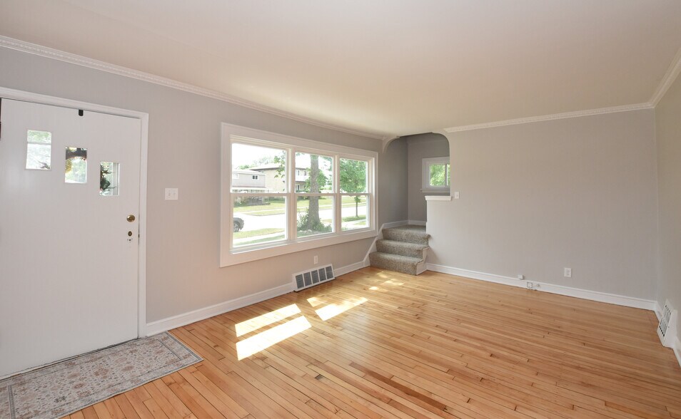 Building Photo - 3555 S 87th St