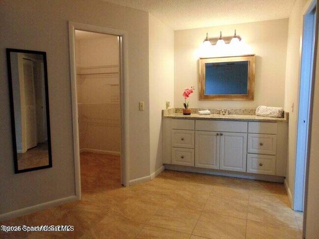 Building Photo - 300 Olympia Ct