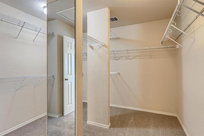 Building Photo - 8803 Redwood Bend