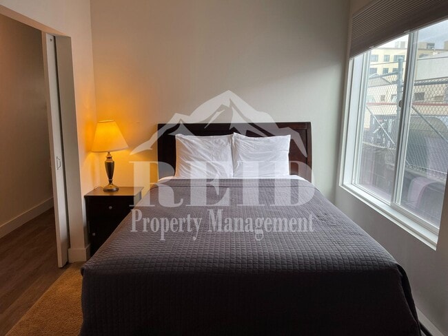 Building Photo - FURNISHED 1 BEDROOM 1 BATH APARTMENT  - BREMERTON