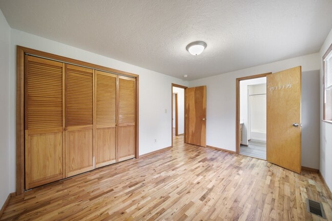 Building Photo - 4218 6th Ave NE