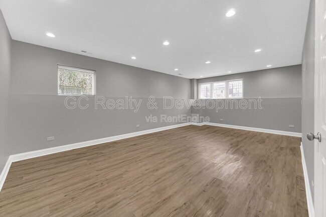 Building Photo - 1048 N Lawndale Ave