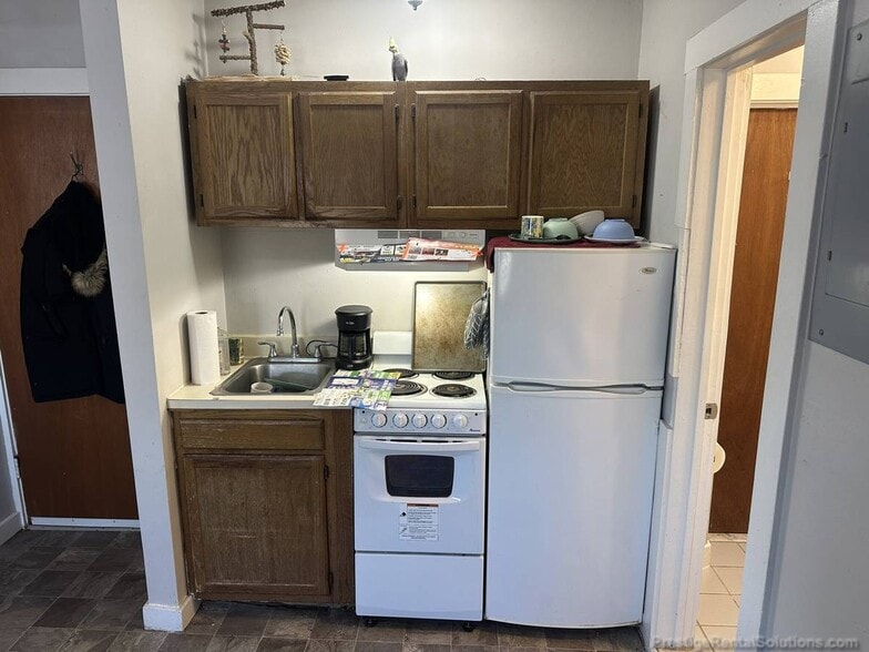 Building Photo - 582 Cambridge St