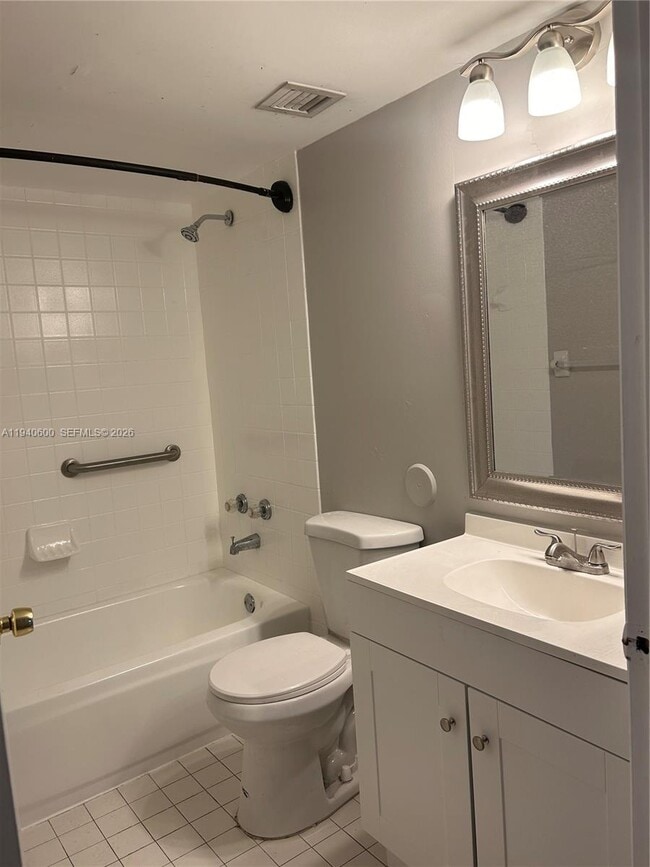 Building Photo - 6225 SW Kendale Lakes Cir