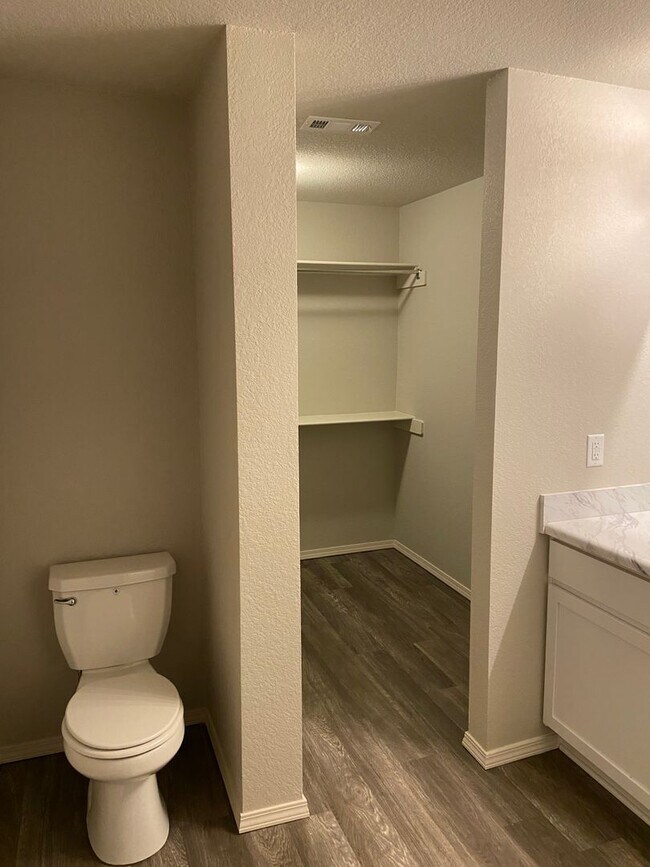 Building Photo - 10413 Cypress Knee Dr