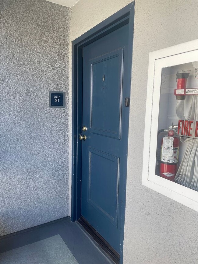 Building Photo - Hollywood Luxury 2 Bed Condo!