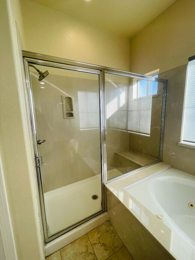 Building Photo - 596 Shoal Cir