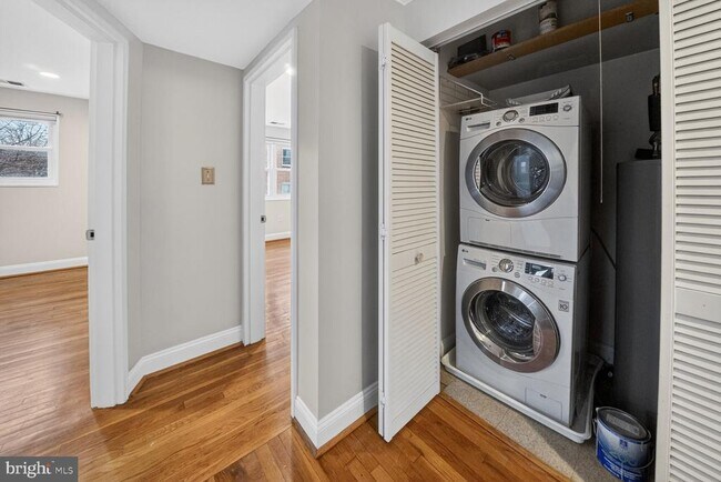 Building Photo - 401 Evarts St NE