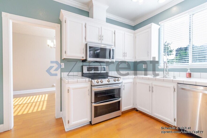 Building Photo - 401 Donaldson Ct