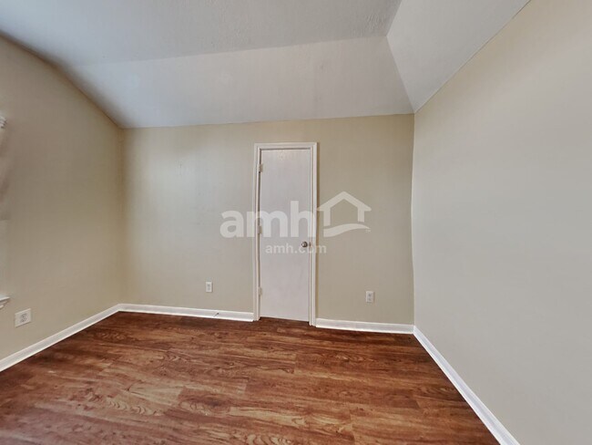 Building Photo - 10006 Tulip Trails Ct