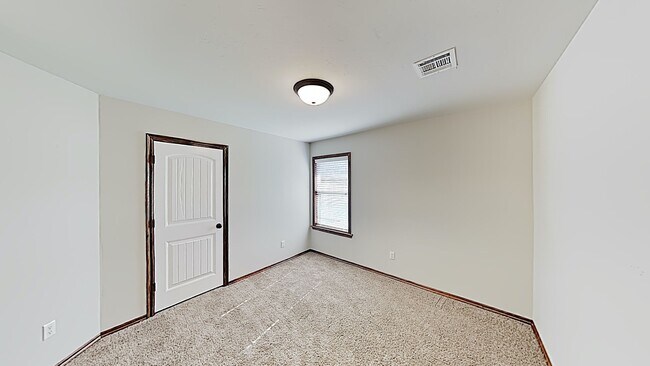 Building Photo - Very Nice 4 Bedroom 2 Bath Home in Yukon Schools