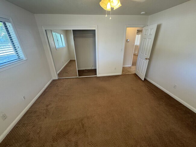 Building Photo - 2720 Larry Ln