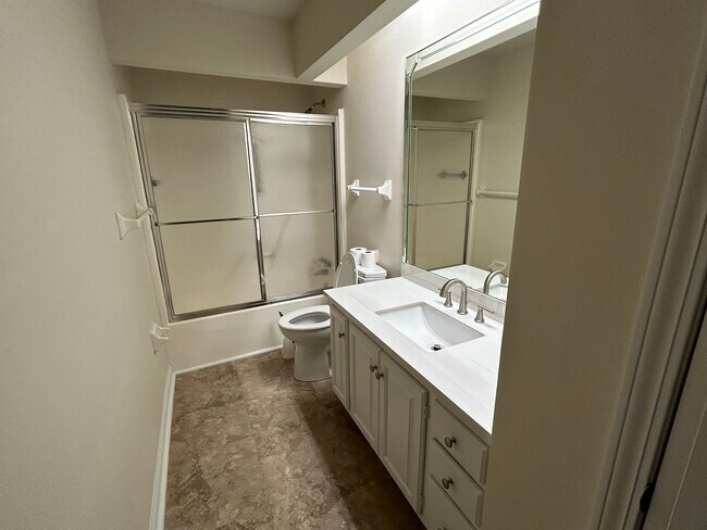 Hall bath - 128 Lovers Ln