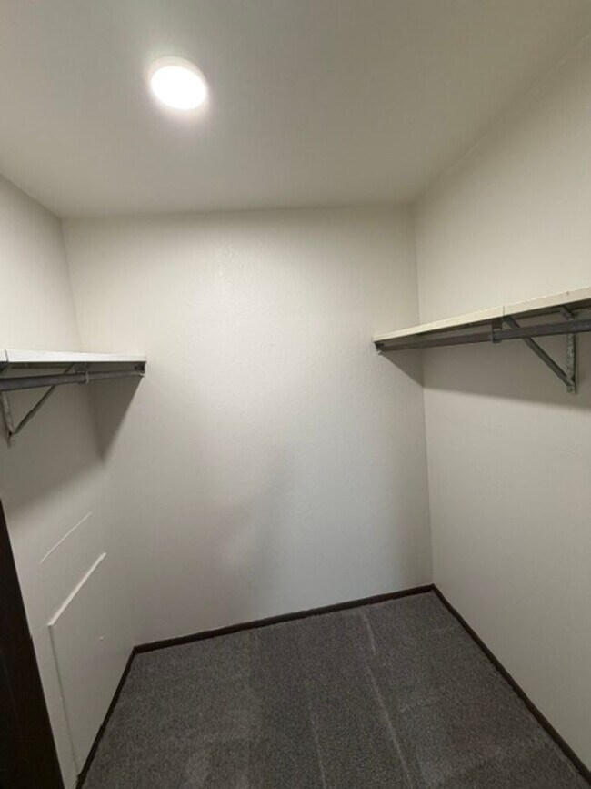 Building Photo - MOVE-IN Ready - 2 bedroom, One Bath - Top Floor with Private balcony and Central A/C!