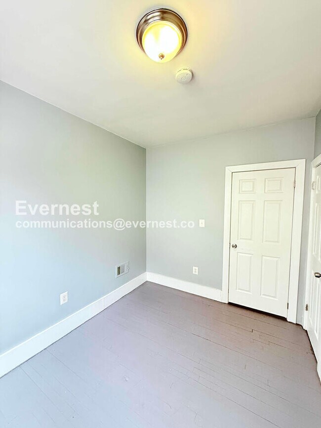 Building Photo - 2541 Monterey St