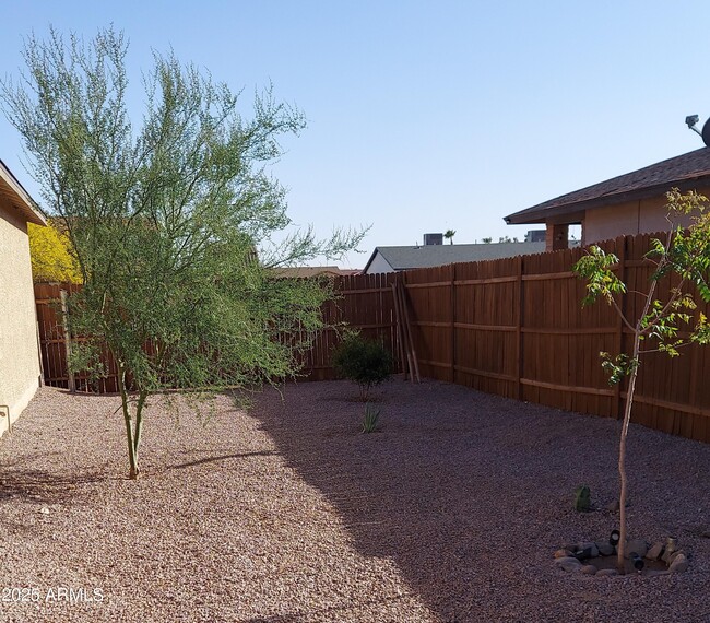 Building Photo - 10128 W Century Dr