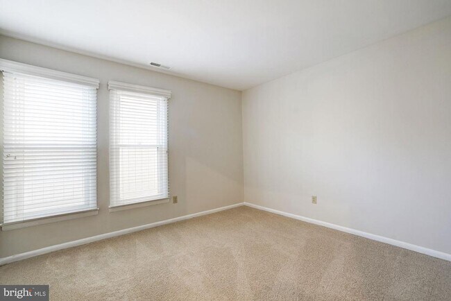 Building Photo - 9926 Great Oaks Way