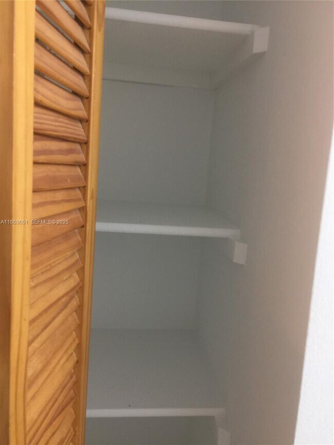 Building Photo - 9229 SW 87th Ave