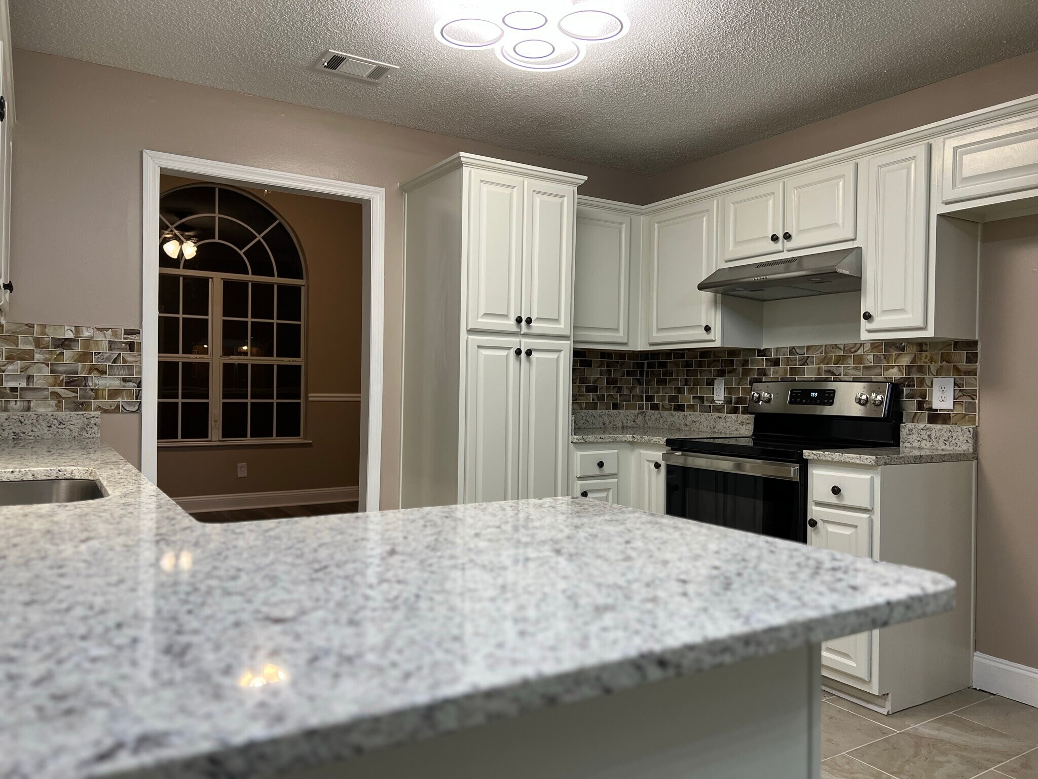Building Photo - 112 Creekview Trl