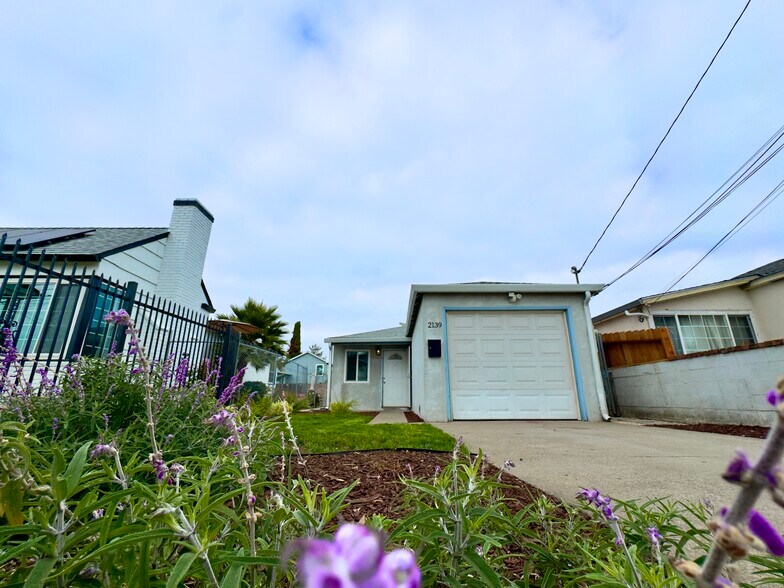 Building Photo - 2139 103rd Ave