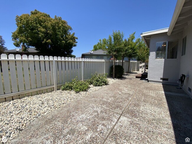 Building Photo - Charming 2BD/2BA House in Temelec!