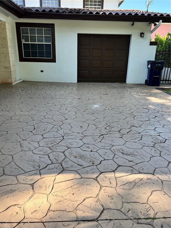 Building Photo - 6284 SW 26th St