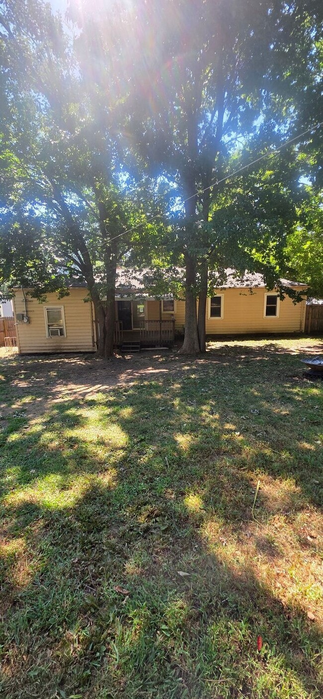 Building Photo - Charming 3-Bedroom Home in the Heart of Ov...