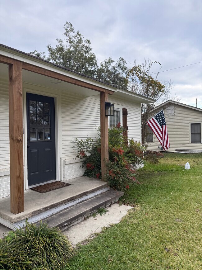 Building Photo - 119 S Mcsweyn Pl