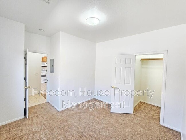 Building Photo - 1430 Star Rd