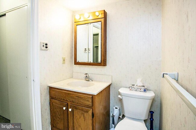 Building Photo - 154 Woodstream Dr