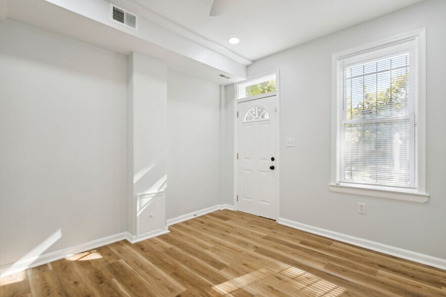 Building Photo - 1110 3rd St NE