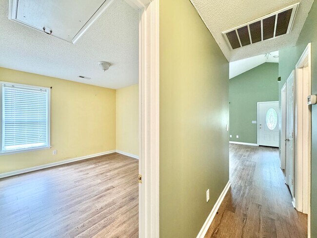 Building Photo - Adorable 3 Bedroom Home in High Point!