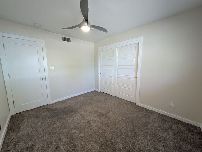 Building Photo - 4 Bedroom Home in Tempe Gardens Near E Sou...