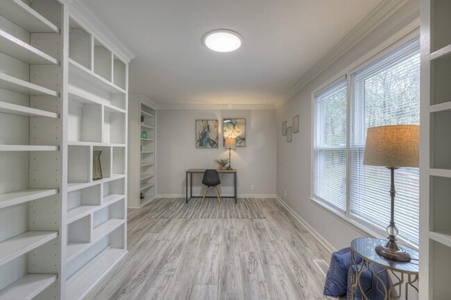 Building Photo - 204 Hogan Ln