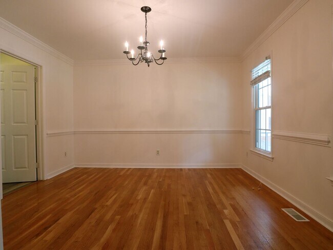 Building Photo - Spacious 4-Bedroom with Fenced Yard, Deck,...