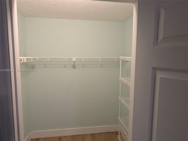 Building Photo - 9999 Summerbreeze Dr