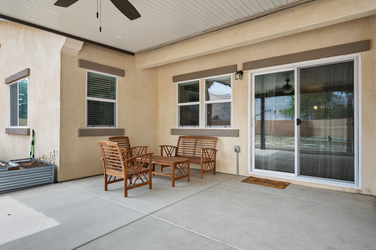 Building Photo - 475 Camellia Way