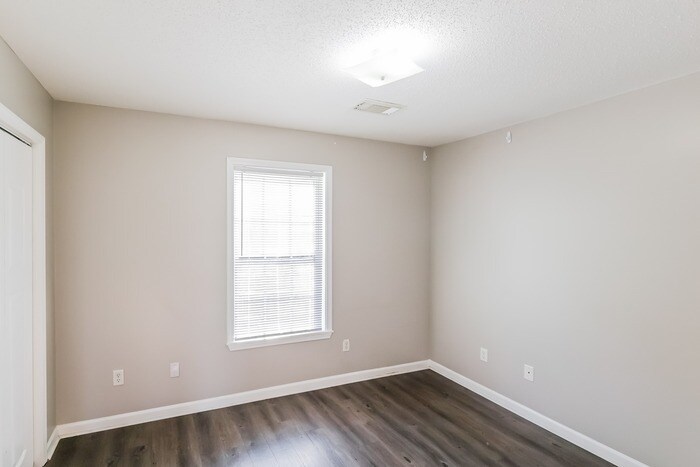 Building Photo - 11300 Athena Dr