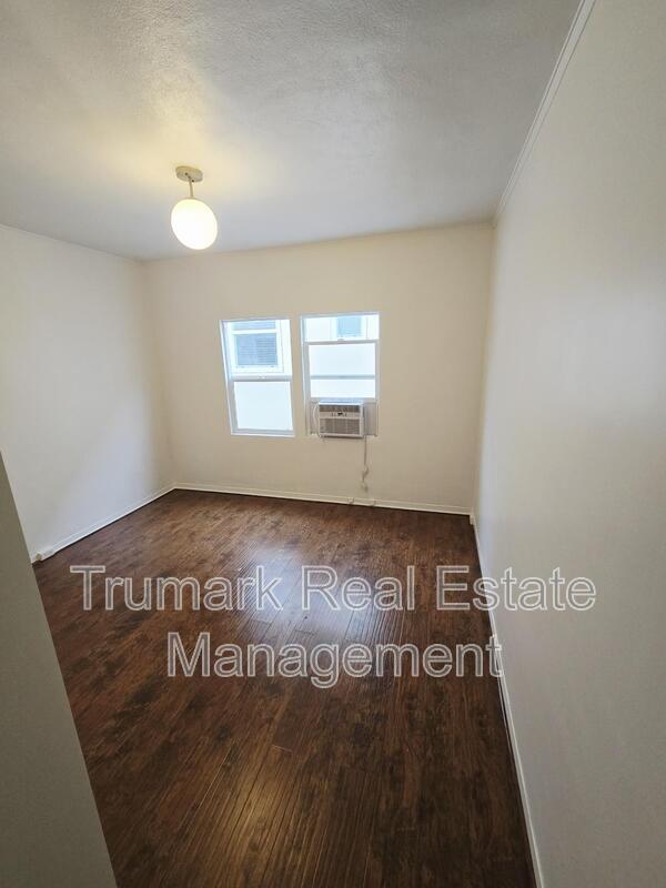 Building Photo - 4315 Avocado St