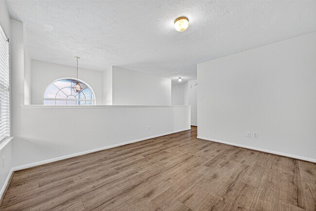 Building Photo - 1902 Sugar Pine Cir