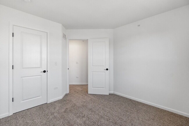 Building Photo - 1548 Slade Wy