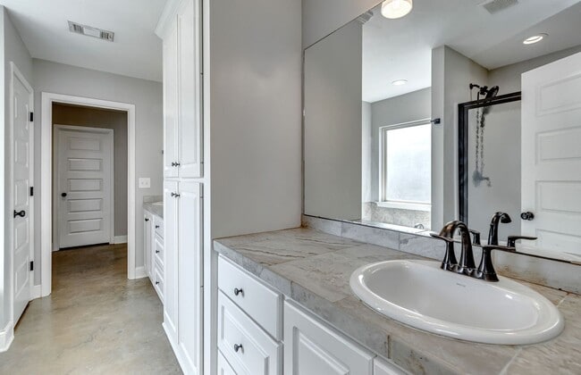 Building Photo - Beautiful New 3 Bed 2 Bath Home in Greenfield Station!