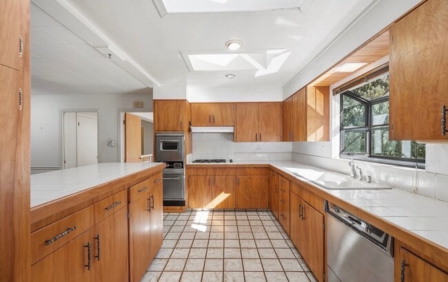 Building Photo - 70 Tiptoe Ln