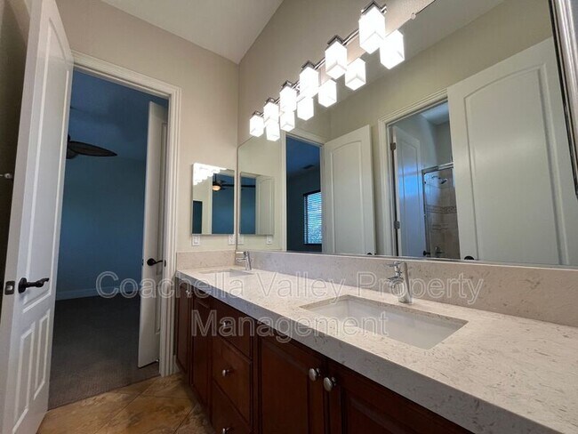 Building Photo - 135 Tesori Dr